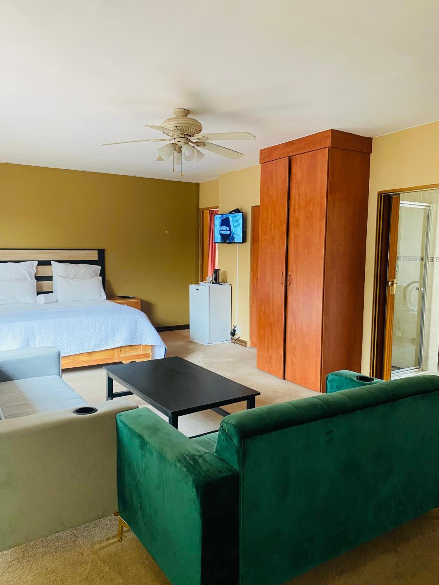C And C Guest House/ Bed And Breakfast Pretoria Ngoại thất bức ảnh